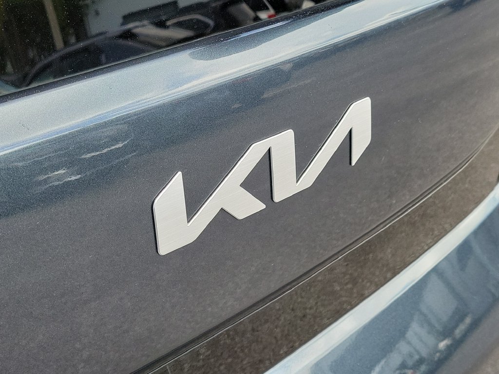 Used 2025 Kia Soul LX w/ LX Technology Package FWD image 6