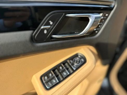 Used 2018 Porsche Macan Sport Edition image 40