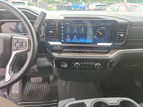 Used 2024 Chevrolet Silverado 1500 LT AWD/4WD image 18