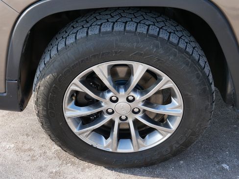 Used 2021 Jeep Cherokee Latitude Lux w/ Comfort/Convenience Group image 15