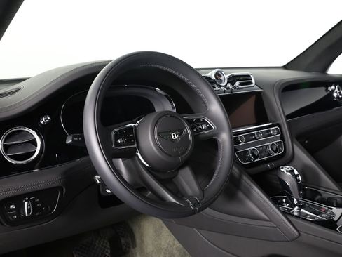 Used 2022 Bentley Bentayga image 19