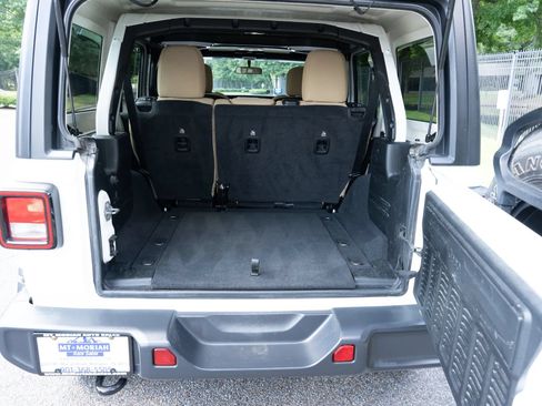 Used 2020 Jeep Wrangler Unlimited Sahara AWD/4WD image 15