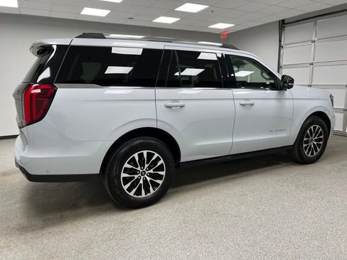 Used 2025 Ford Expedition Platinum AWD/4WD image 11