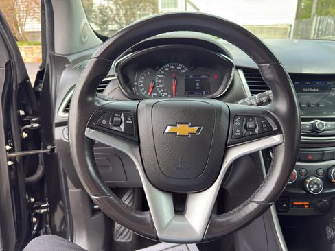 Used 2019 Chevrolet Trax LT w/ LT Convenience Package AWD/4WD image 24