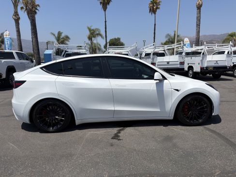 Used 2021 Tesla Model Y Long Range AWD/4WD image 9