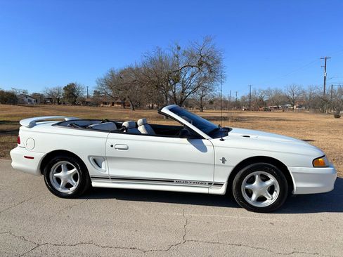 Used 1998 Ford Mustang 2dr Convertible V6 image 61