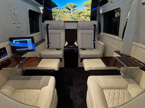 Used 2025 Mercedes-Benz Sprinter 2500 image 18