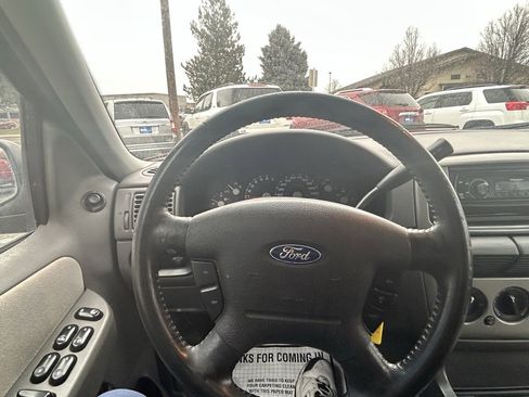 Used 2005 Ford Explorer XLT image 11