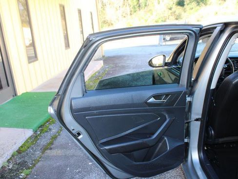 Used 2019 Volkswagen Jetta SE FWD image 21