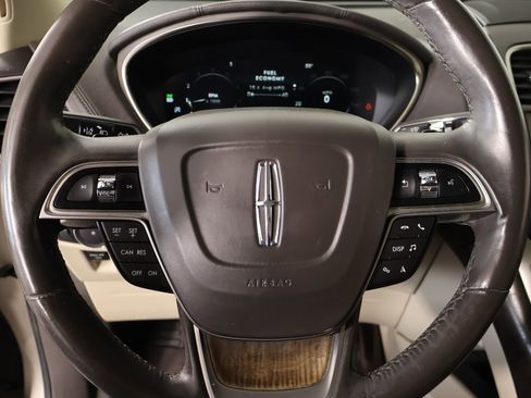 Used 2019 Lincoln Nautilus Reserve image 3