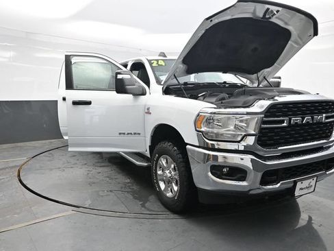 Used 2024 RAM 2500 Big Horn AWD/4WD image 42