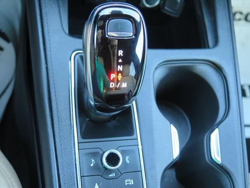 Used 2024 Cadillac XT4 Premium Luxury image 15