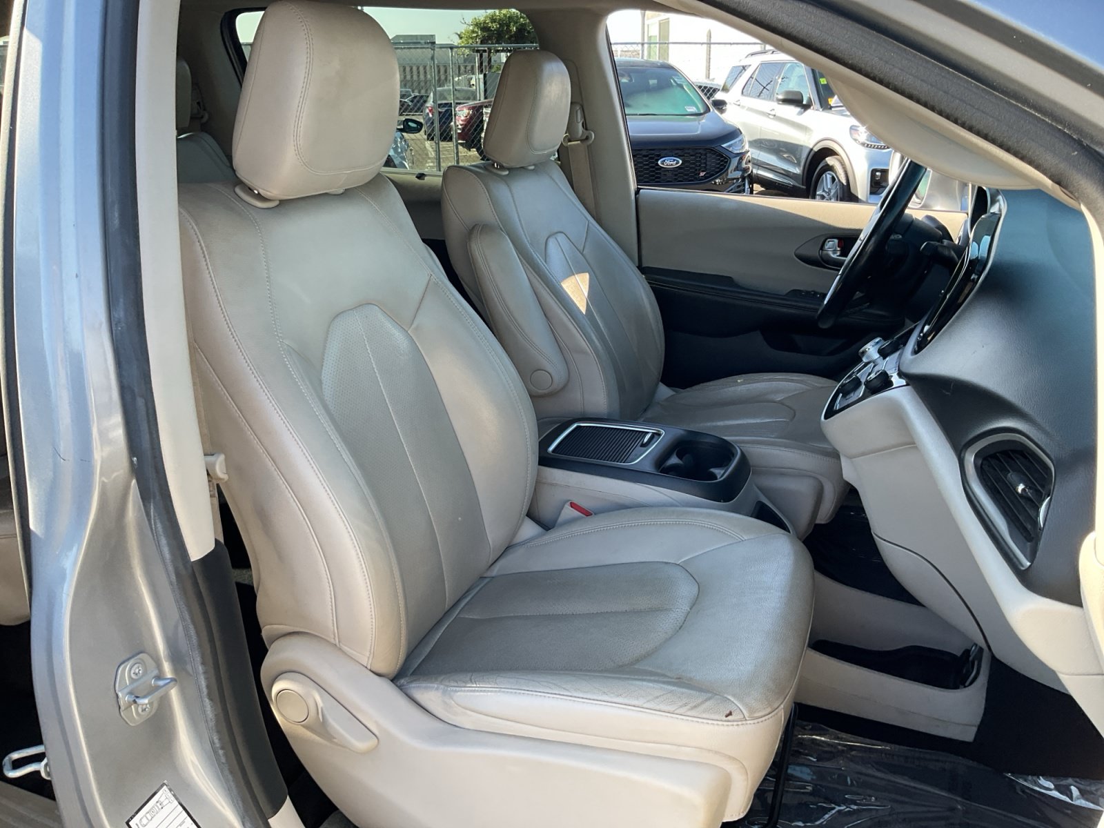 Used 2021 Chrysler Pacifica Touring-L FWD image 21