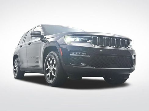 Used 2023 Jeep Grand Cherokee Limited image 32
