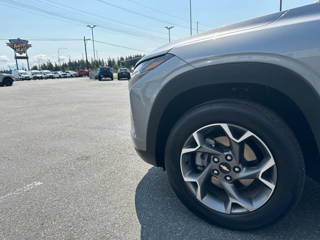 Used 2025 Chevrolet Trax LT FWD image 28