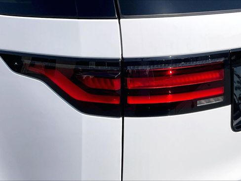 New 2026 Land Rover Discovery S AWD/4WD image 6