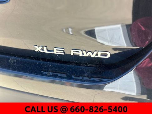 Used 2024 Toyota Highlander XLE image 12