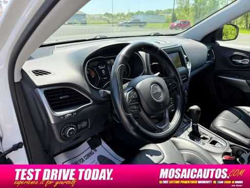 Used 2019 Jeep Cherokee Latitude Plus AWD/4WD image 21