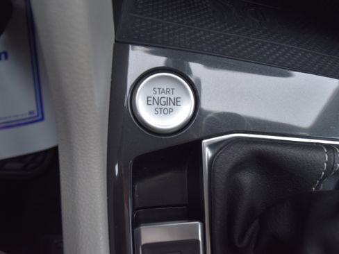 Used 2022 Volkswagen Tiguan SE AWD/4WD image 16