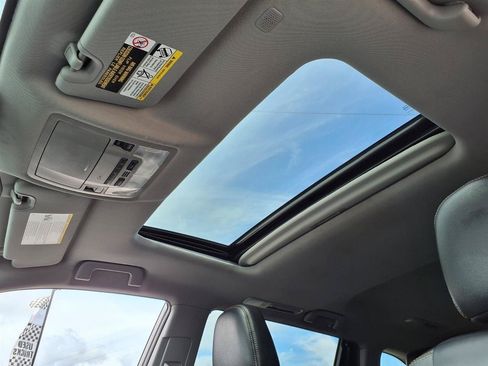 Used 2019 Toyota Highlander XLE AWD/4WD image 9