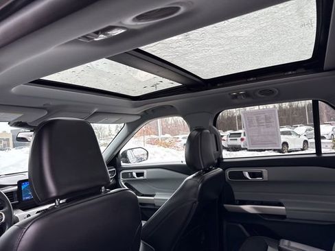 Used 2022 Ford Explorer XLT w/ Equipment Group 202A image 26