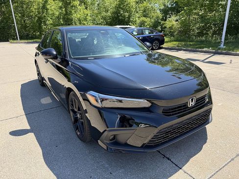 Used 2023 Honda Civic Sport image 2