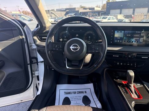 Used 2025 Nissan Kicks SR w/ Interior Electronics Package image 14