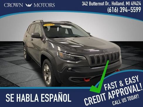 Used 2019 Jeep Cherokee Trailhawk AWD/4WD image 1