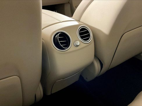 Used 2020 Mercedes-Benz GLC 300 image 33