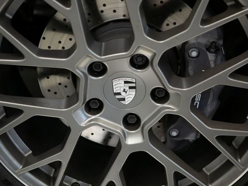 Certified 2025 Porsche 911 Carrera RWD image 11