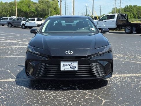 Used 2025 Toyota Camry LE w/ Convenience Package FWD image 5