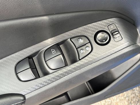 Used 2025 Nissan Altima 2.5 SV FWD image 18