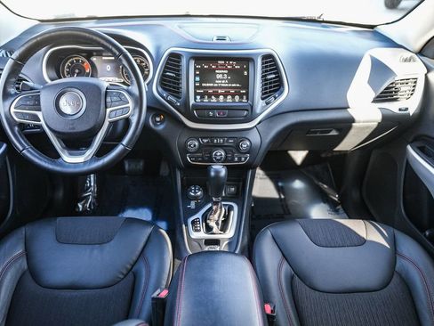 Used 2018 Jeep Cherokee Trailhawk image 13