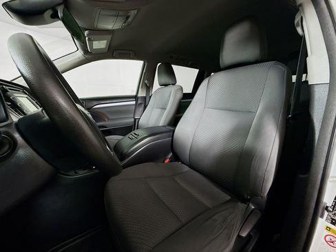 Used 2017 Toyota Highlander LE AWD/4WD image 11