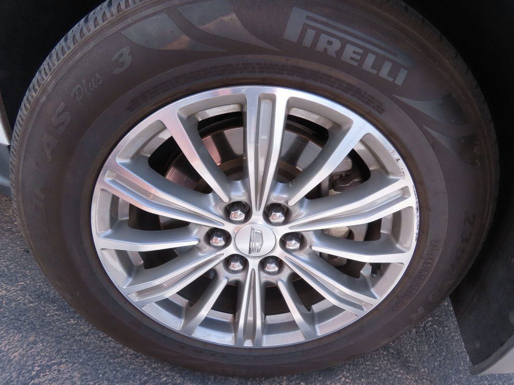 Used 2018 Cadillac XT5 Luxury w/ Driver Awareness Package FWD image 18