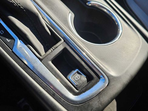 Used 2018 Chevrolet Equinox Premier image 34