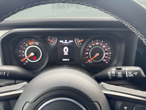 Used 2025 Jeep Wrangler Unlimited Sport AWD/4WD image 21
