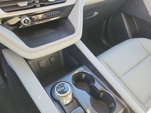New 2026 Ford Explorer Active w/ Active Comfort Package image 32