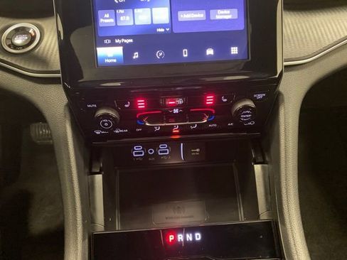 Used 2024 Jeep Grand Cherokee L Altitude AWD/4WD image 12