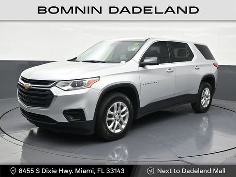 Used 2021 Chevrolet Traverse LS image 1