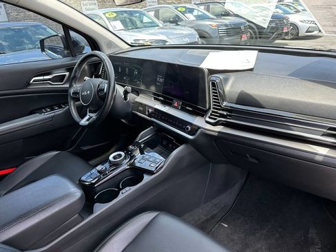 Used 2023 Kia Sportage EX AWD/4WD image 16