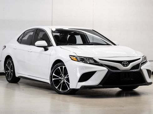 Used 2020 Toyota Camry SE FWD image 6