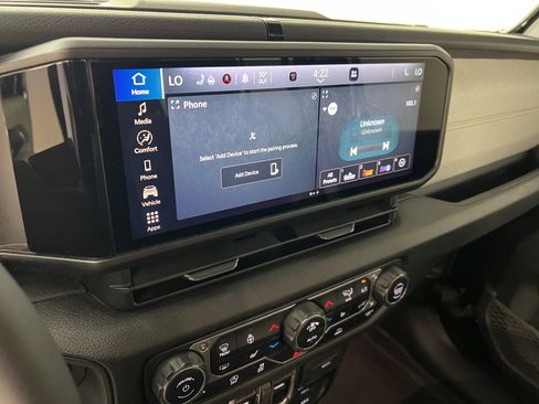 Used 2025 Jeep Wrangler Sport S image 28