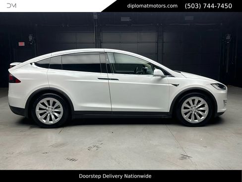 Used 2018 Tesla Model X 75D image 7