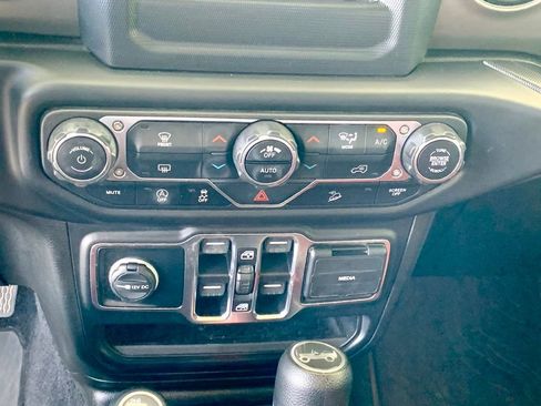 Used 2019 Jeep Wrangler Unlimited Sport S image 35