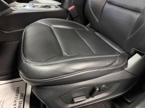 Used 2023 Ford Explorer XLT w/ Equipment Group 202A image 22