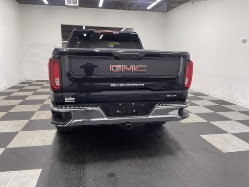 Used 2025 GMC Sierra 1500 SLT image 3