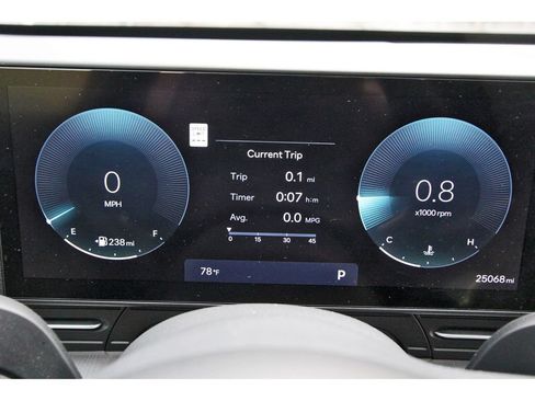 Used 2025 Hyundai Kona Limited AWD/4WD image 17