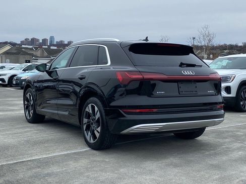Used 2022 Audi e-tron Premium image 5