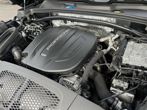 Used 2021 Porsche Macan image 24